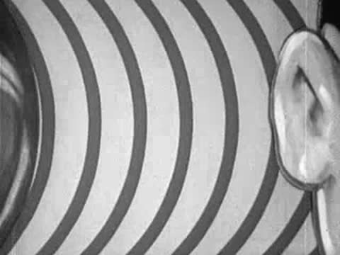 animation of sound waves reaching an ear graphic