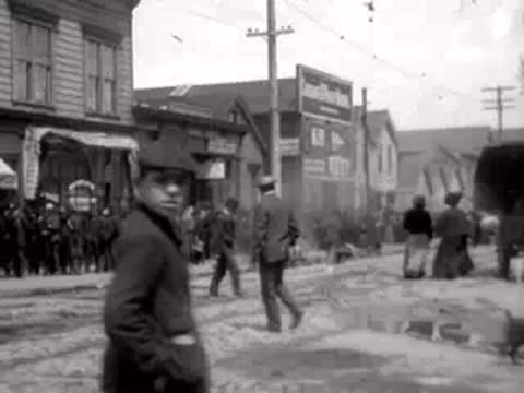 People walking on a San Francisco street after the 1906 earthquake.