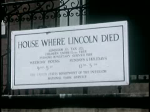 Sign reading House Where Lincoln Died with visitor hours in Washington D.C.